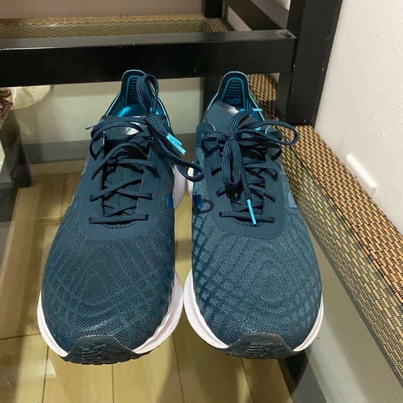 New Balance
FuelCell Tekela Shoes - Men's - Picture 3 of 4